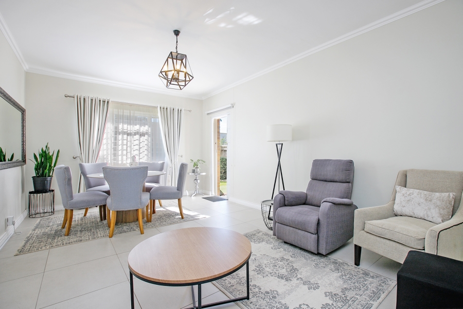 2 Bedroom Property for Sale in Wynberg Upper Western Cape